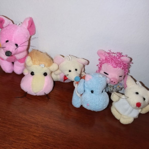 Small plush animals pack of 6 used, keychain size