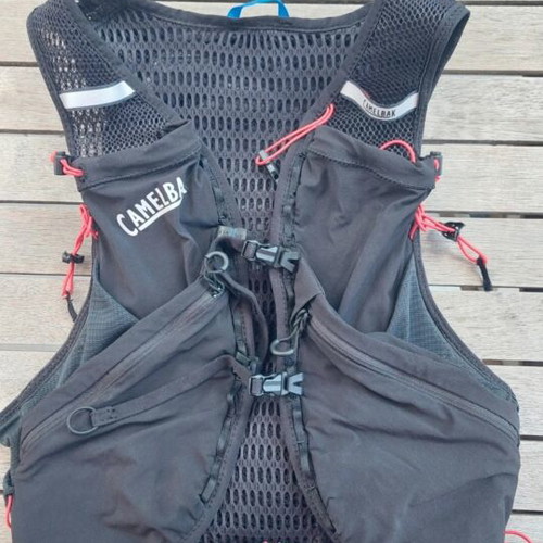 Camelbak Apex Pro hydration vest large with integrated quiver
