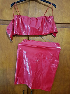 Σετ vinyl sexy μπλουζάκι crop top με φούστα Medium καινούργιο, κόκκινο