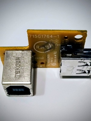 Πλακέτα με USB-B θηλυκό και USB-A θηλυκό σαν καινούργιο