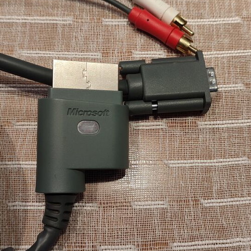 Microsoft Xbox360 VGA cable adapter used