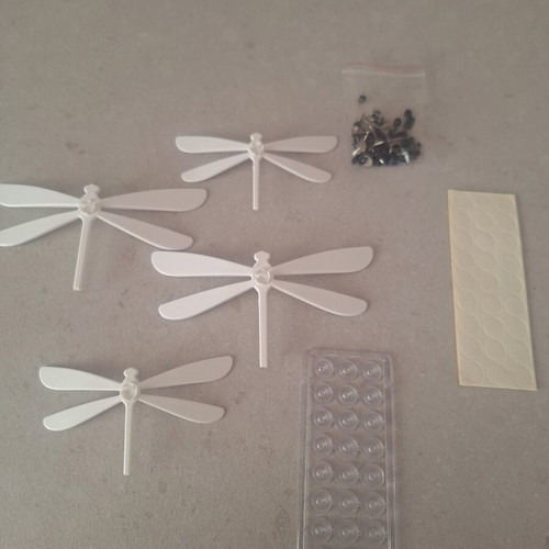 Umbra Wallflutter Wall Decor Set of 20 Dragonflies like new