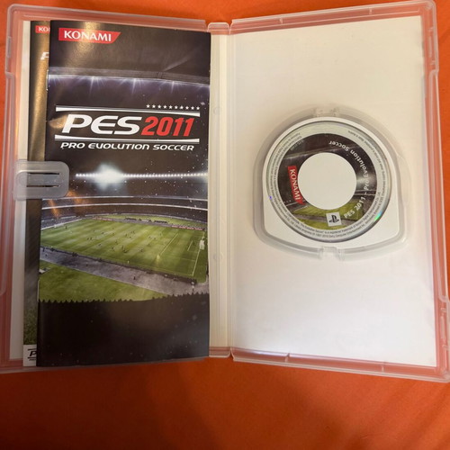 PES 2011 Pro Evolution Soccer PSP game, Greek edition, complete with box and manual
