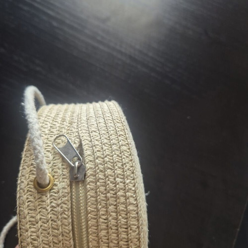 Round straw shoulder bag beige like new
