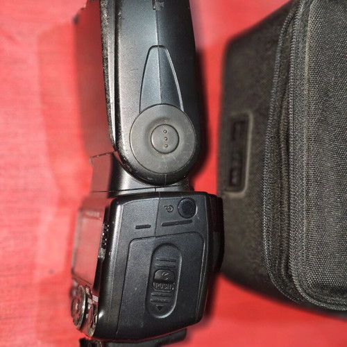 Nikon SB-700 Flash used for Nikon cameras