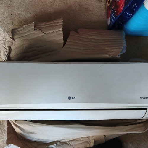 LG Inverter V 12,000 BTU air conditioner used, model E12EL.UA3