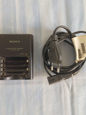 Sony BC-CS2B Ni-MH φορτιστής μπαταριών μεταχειρισμένος για ΑΑ και ΑΑΑ