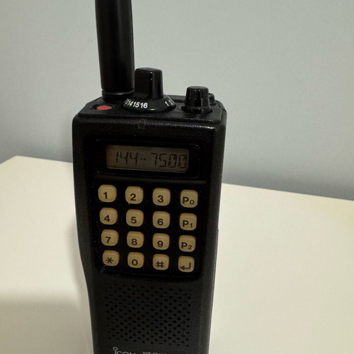 Icom IC-F30LT professional 5 watt transceiver like new