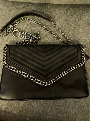 Τσάντα ώμου Zara μεταχειρισμένη με ασημί λεπτομέρειες και 2 θήκες