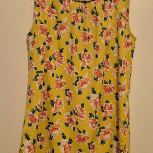Sfera sleeveless top like new, floral pattern with studs