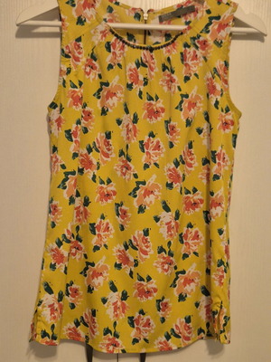 Sfera sleeveless top like new, floral pattern with studs