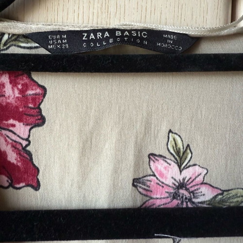 Zara short kimono size M like new, floral beige and red
