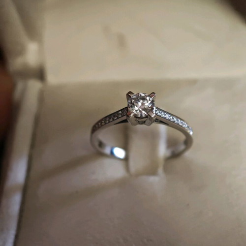 White gold 18K ring with 0.5 carat diamond new