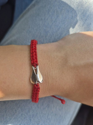 Adjustable red bracelet like new