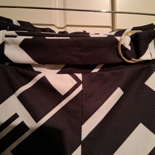 Shorts wide new with belt, size Medium, black and white