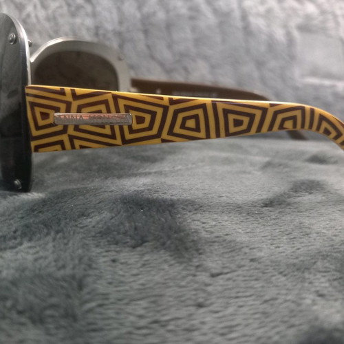 Anna Konsta sunglasses used, brown