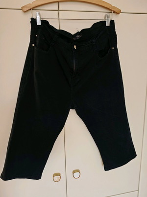 Black cropped jeans Mille One like new, size 54