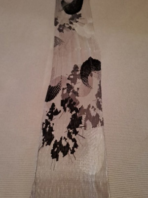 Summer crinkled printed scarf like new, 100% polyester