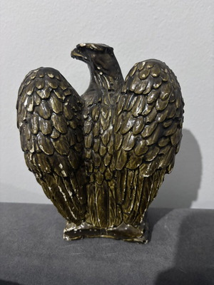 Decorative eagle statue used