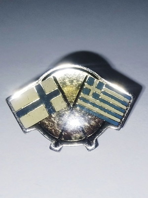 Σήμα pin πέτου με σημαίες Ελλάδα Φινλανδία σαν καινούργιο, ασημί