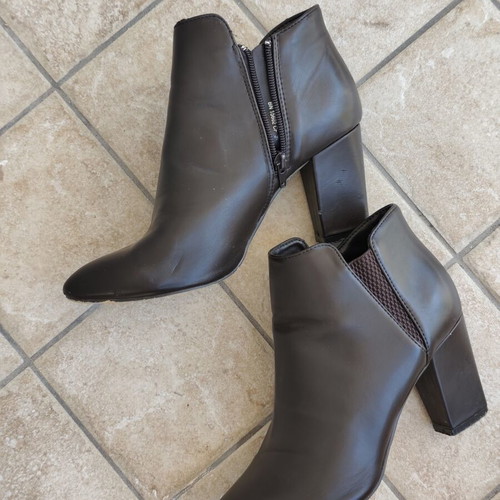 Brown leather ankle boots size 39 like new with thick heel