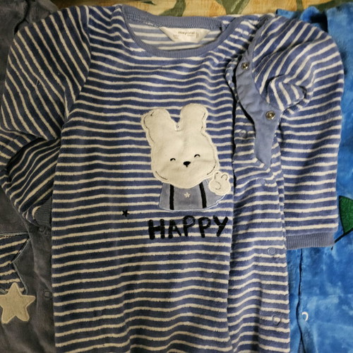 Baby rompers like new, pack of 6 for boys