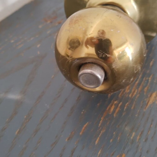 Round door knob with rosette, lock and cylinder, like new