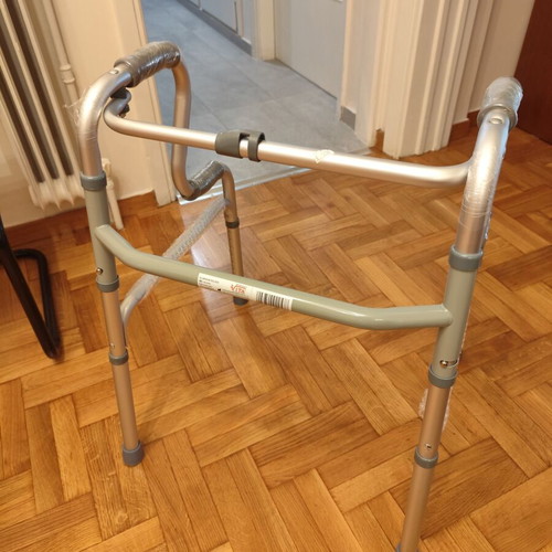 Walker aluminum folding height adjustable up to 100 kg with free cane