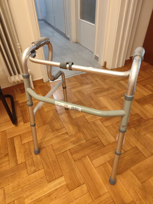Walker aluminum folding height adjustable up to 100 kg with free cane