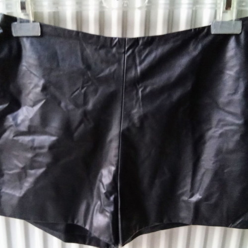 Dreams shorts and top set like new, black, size M