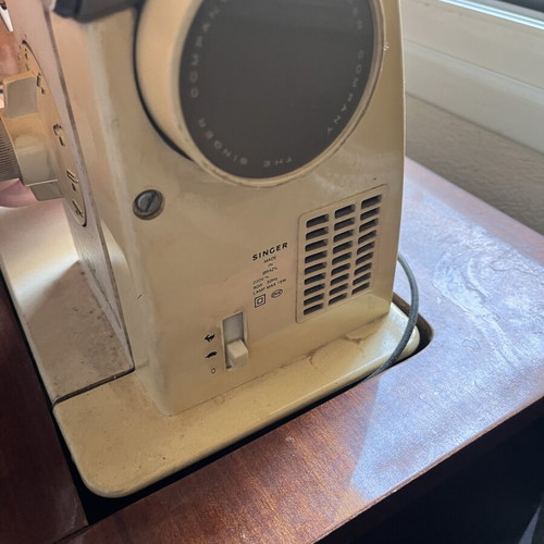 Singer Bobina Magica 270 sewing machine used with cabinet