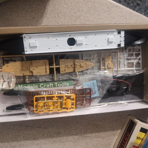 R.M.S. Titanic LED Set model kit 1/700 scale, Academy