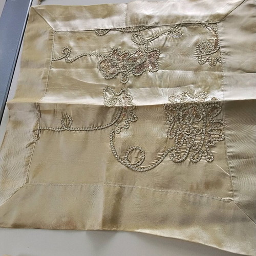 Turkish table linens like new, set of 2, hand embroidered