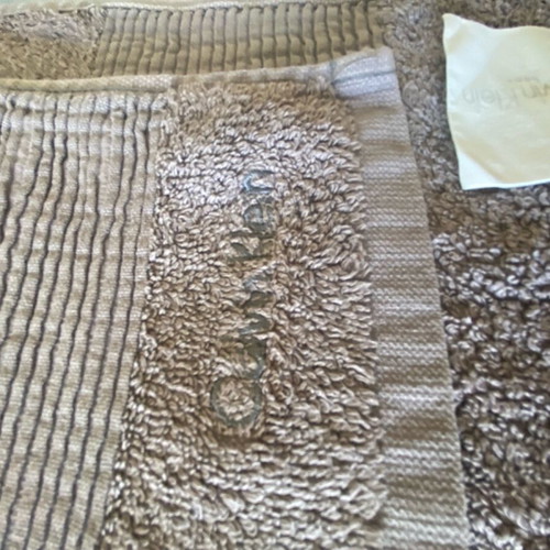 Calvin Klein towel like new, size 70x1.35