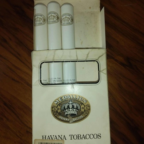 Vintage Medallion Petit Corona set used with cases and original box