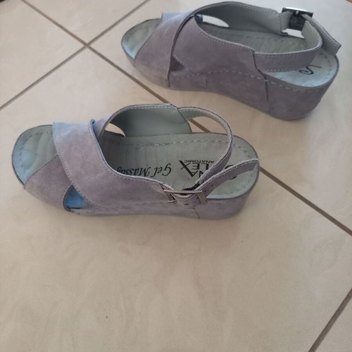 Women's sandals size 36 like new, gray color