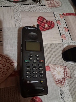 Δορυφορικό τηλέφωνο μεταχειρισμένο για ανταλλακτικά