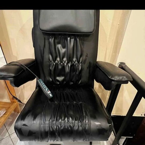 Spa pedicure chair leather professional with massage functions like new