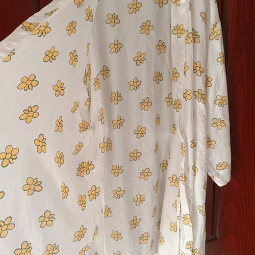 Satin robe white like new, size L