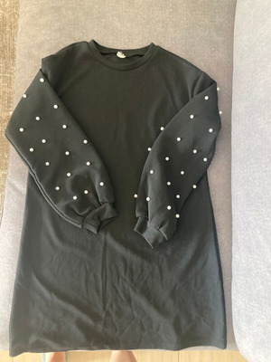 Sweatshirt dress black with pearls for girls like new