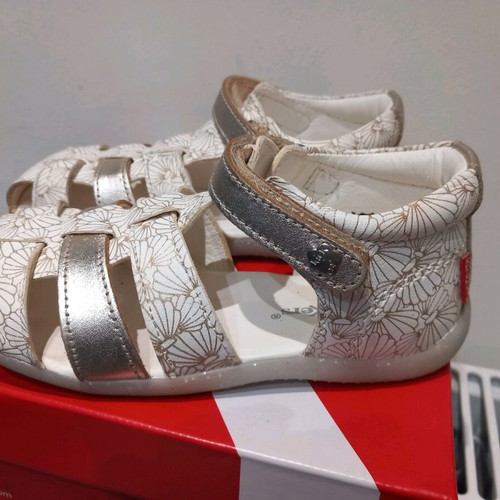 Kickers sandals used, size 27, white with gold details