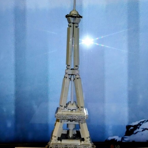 Lego 21019 Architecture The Eiffel Tower set like new, Landmark Series