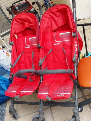 Twin stroller like new