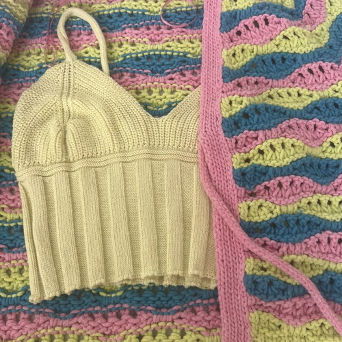 Crop Top knitted, like new, yellow, fits XS