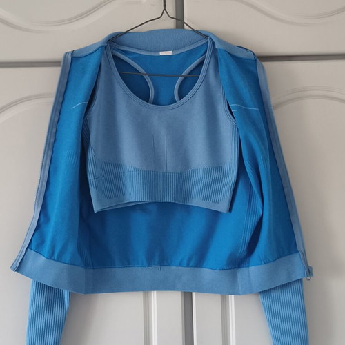 Seamless sports set turquoise one size new (jacket & bustier)