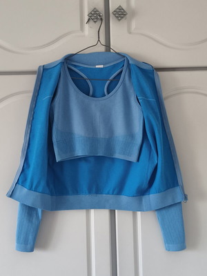 Seamless sports set turquoise one size new (jacket & bustier)