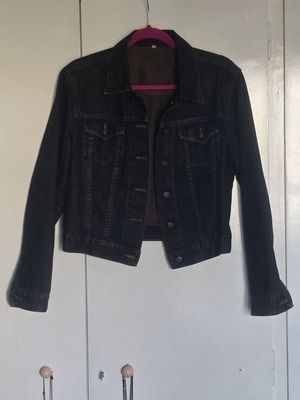 Women's Dark Wash Denim Jacket Size M like new
