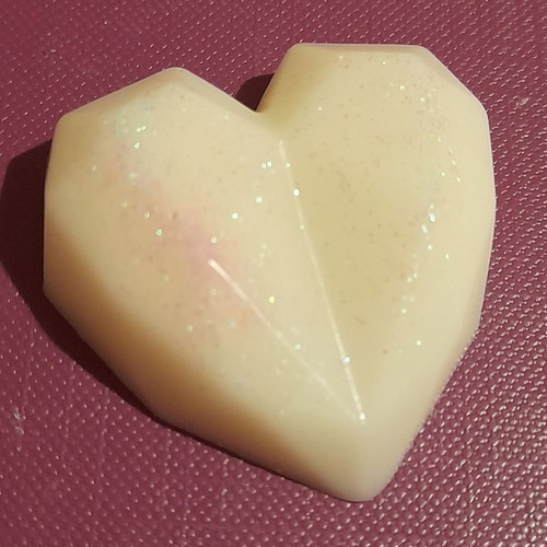 Wax melts handmade set of 4, 3D geometric heart with gardenia and rose scent