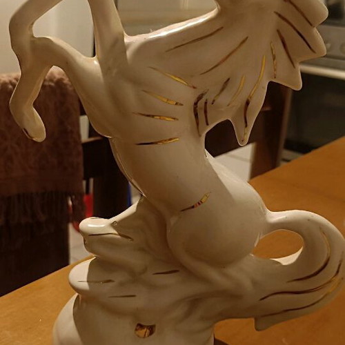 Porcelain horse 40cm like new, white with gold details