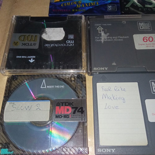 Mini Discs pack of 10, 2 new, 2 with cases, 6 without cases